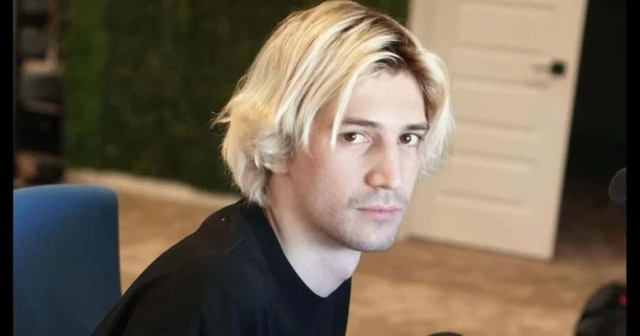 Fans mock xQc's manager for not reminding streamer about presenting at Streamy Awards: 'Counting stake money somewhere'