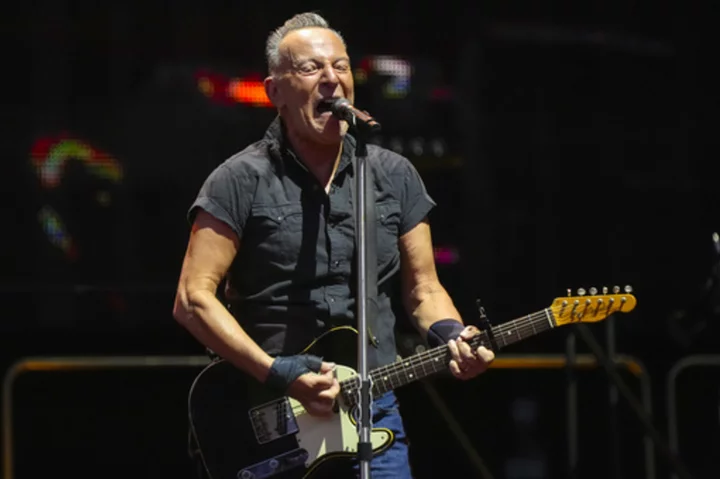 Bruce Springsteen has peptic ulcer disease. Doctors say it's easily treated