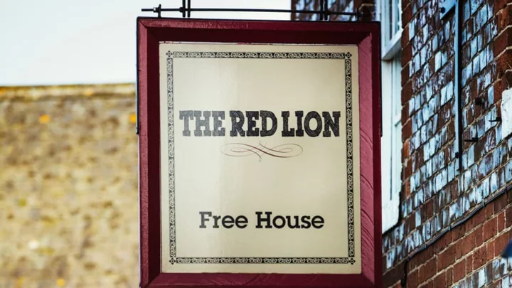 The Reason So Many British Pubs Are Named ‘The Red Lion’