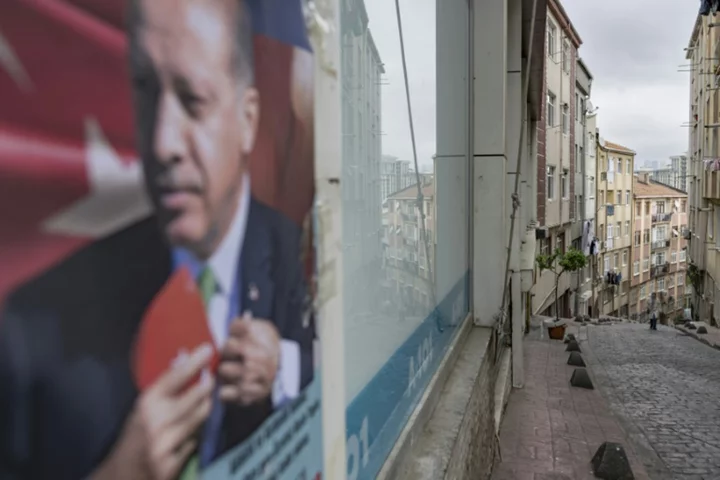 Turkey voters divided in Erdogan's Istanbul birthplace