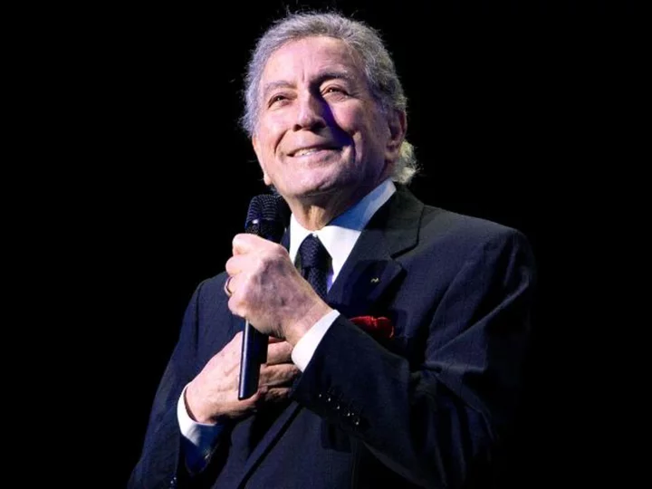 Tony Bennett, crooner who sang 'I Left My Heart in San Francisco,' dies at 96