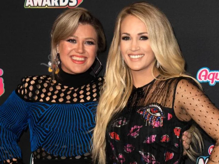 Kelly Clarkson says there's no 'beef' between her and Carrie Underwood
