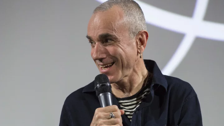 Daniel Day-Lewis looks unrecognizable in first public appearance in 4 years
