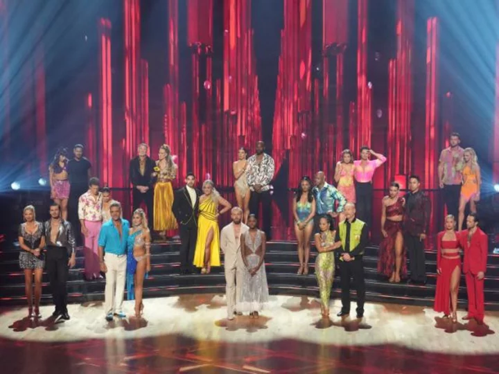'Dancing with the Stars' eliminates its first duo in season premiere