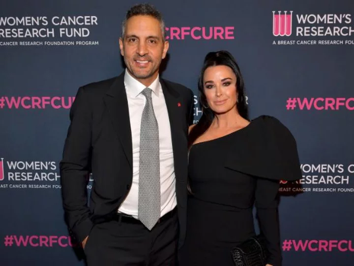 Kyle Richards and Mauricio Umansky deny they are divorcing