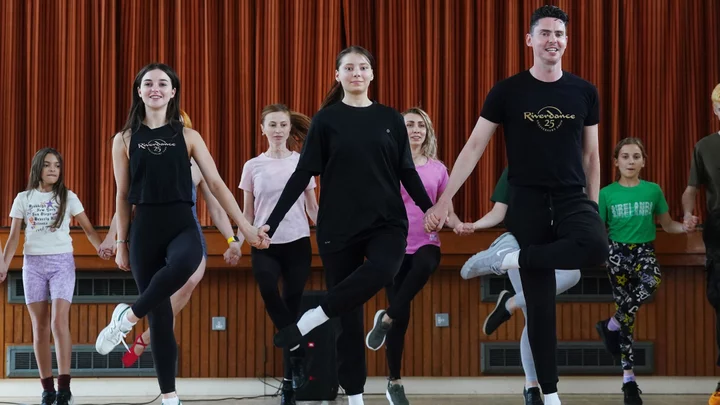 Riverdance stars inspire Ukrainian refugees