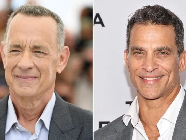 Tom Hanks and Johnathon Schaech have a 'That Thing You Do' reunion