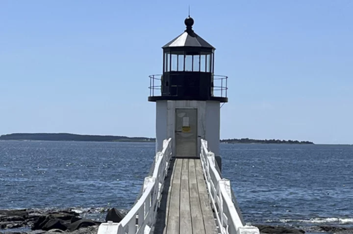 Lighthouse featured in 'Forrest Gump' goes dark after lightning strike