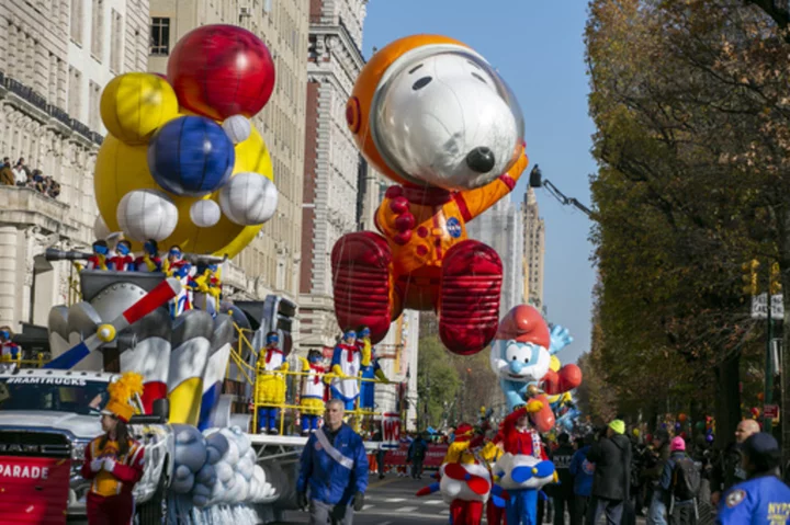 Balloons, bands, celebrities and Santa: Macy’s Thanksgiving Day Parade kicks off