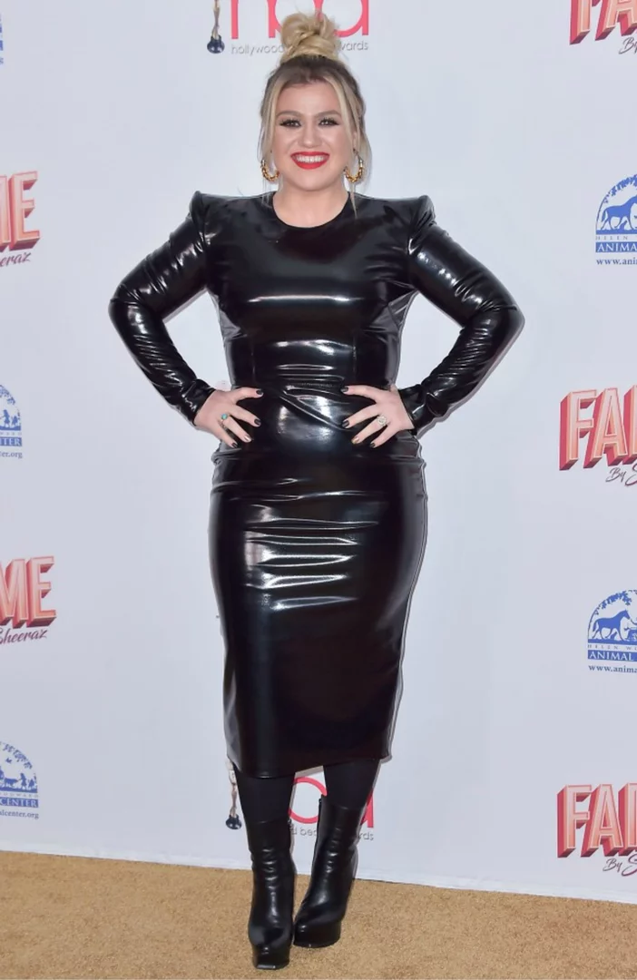 Kelly Clarkson suffered mortifying wardrobe malfunction in Since U Been Gone music video