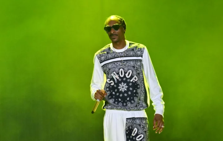 Weed enthusiast Snoop Dogg is 'giving up smoke'?