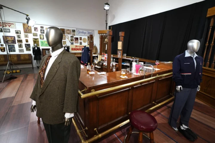 'Cheers' bar sells for $675,000 at Dallas auction of items from classic TV shows