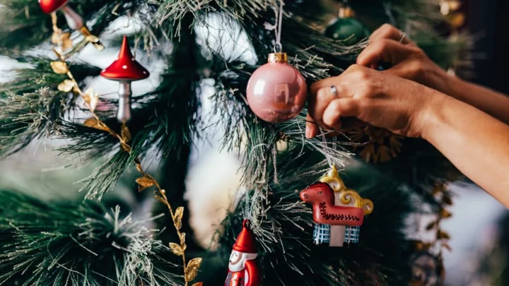 This Calculator Will Tell You Exactly How Many Christmas Tree Ornaments You’ll Need This Year