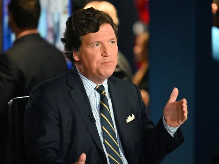 Tucker Carlson announces plans to relaunch his show on Twitter