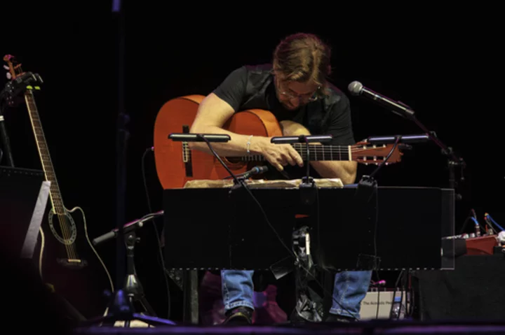 US guitarist Al Di Meola suffers a heart attack on stage in Romania but is now in a stable condition