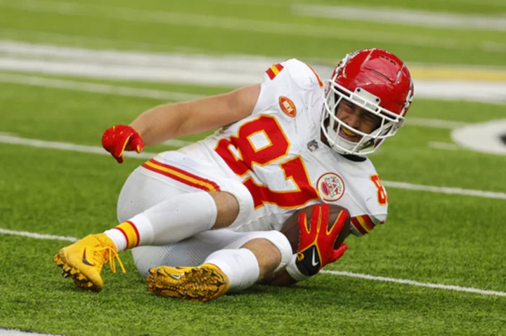 Chiefs star Travis Kelce returns to game vs Vikings after right ankle injury