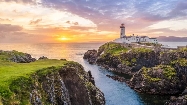 10 Amazing Lighthouses You Can Rent