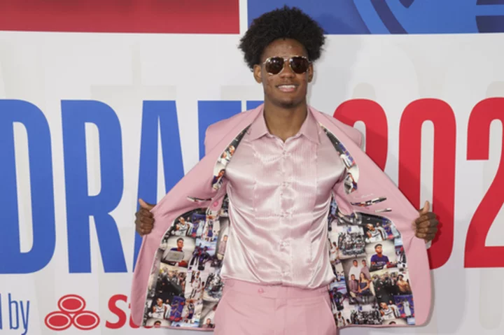 Live updates | NBA Draft starts with the annual fashion show