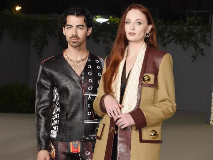 Joe Jonas and Sophie Turner agree to keep their children in New York temporarily as divorce proceeds