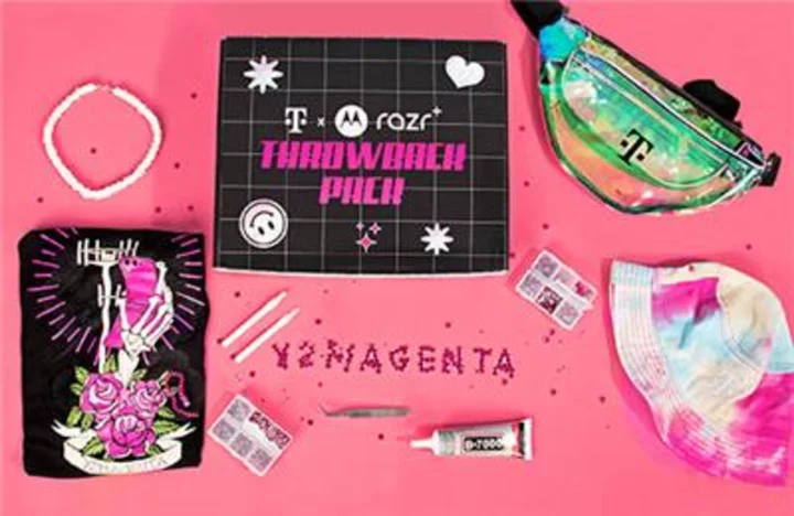 T-Mobile Releases motorola razr+ Throwback Packs and OMG They’re So Fetch!