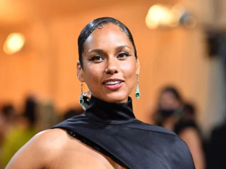 Alicia Keys deletes and clarifies paragliding post that sparked criticism