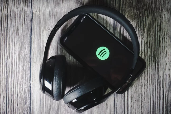 Spotify is testing an offline mix for bad signal days