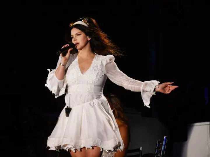 Lana Del Rey reveals the story behind those viral Waffle House photos