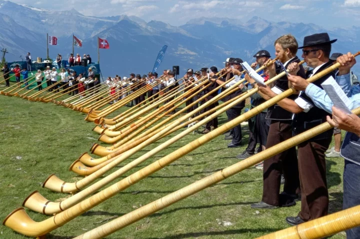Alphorn fest brings sound of music to Swiss Alps