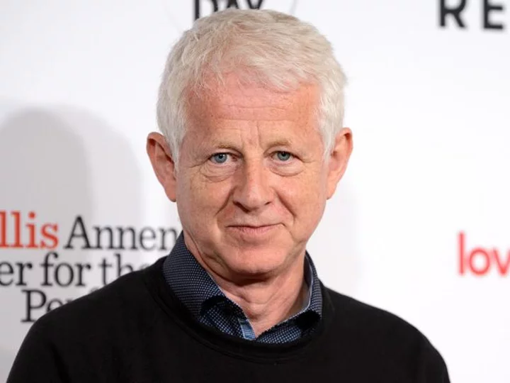 'Love Actually' writer/director Richard Curtis to stage 'Christmas Actually'