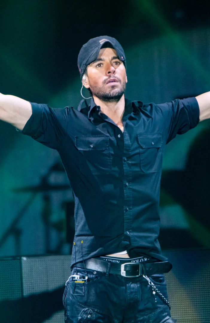 Enrique Iglesias pulls festival appearance after contracting pneumonia