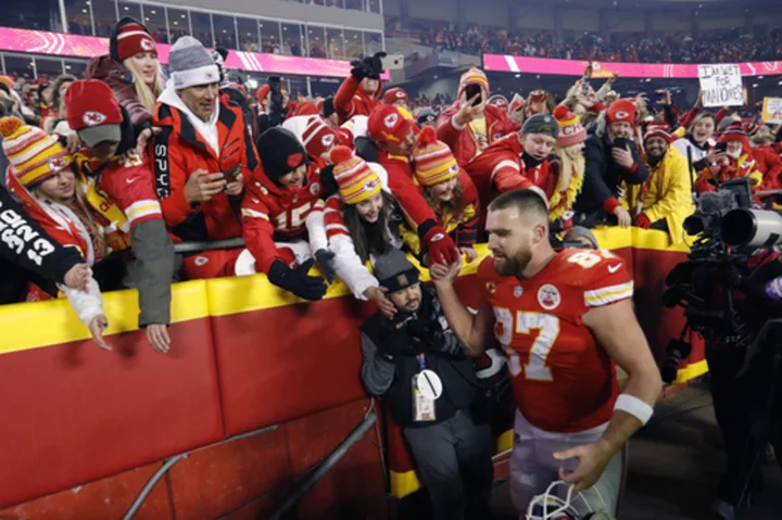 Chiefs' Kelce: 'Just got to keep living' as relationship with Taylor Swift consumes spotlight