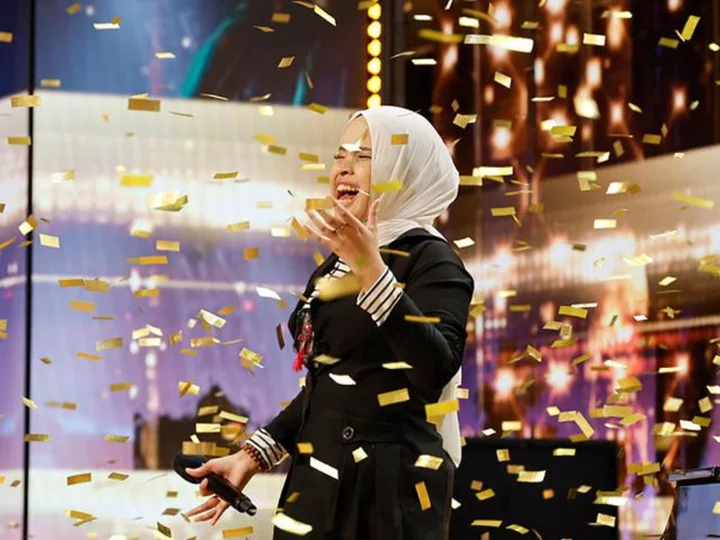 Simon Cowell hits golden buzzer for blind singer on 'America's Got Talent'