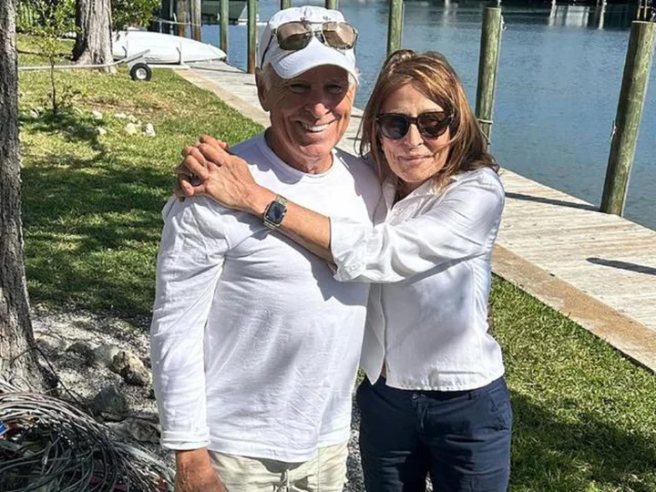 Jimmy Buffett's sister reveals she was diagnosed with cancer 'about the same time' as him