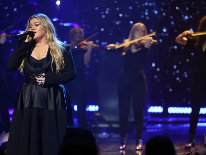 Kelly Clarkson explains how she got Steve Martin to perform on her new album